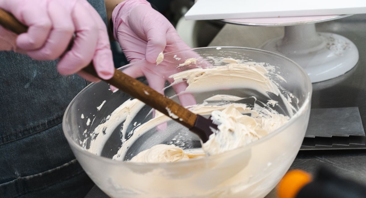 12 Creative Ways to Use Leftover Frosting (Recipes Included)