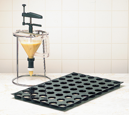 Matfer Bourgeat 116605 1 1/2 qt Portion Control Confectionery Funnel w/ Wire Stand, Polycarbonate-cityfoodequipment.com