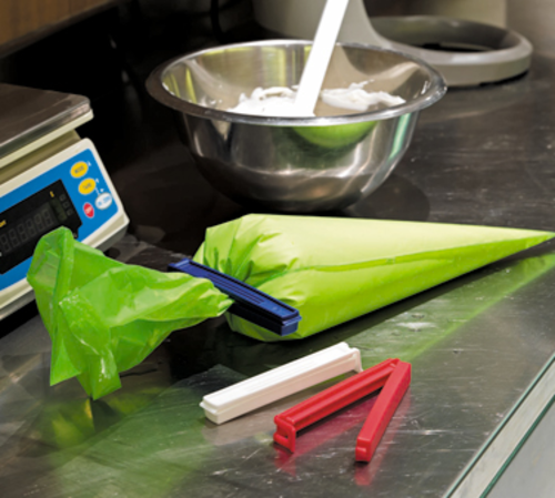 Matfer Bourgeat 169003 Pastry Bag Clips - 5 1/2"L, Polypropylene/Assorted Colors-cityfoodequipment.com