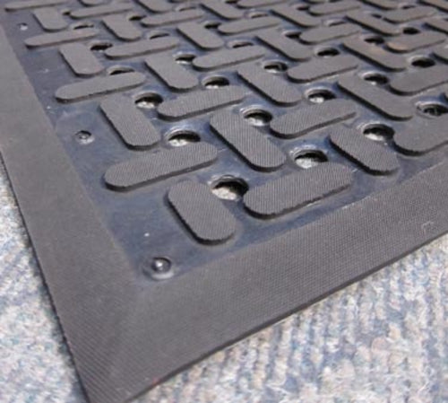 Cactus Mat 2540-C15 VIP Guardian Mat - 3' x 15', Rubber, Black-cityfoodequipment.com