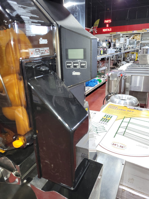 Zumex 08842 Speed S+ Self Service All-in-One High Capacity Automatic Feed Juicer with Tank Podium - 40 Fruits / Minute-cityfoodequipment.com