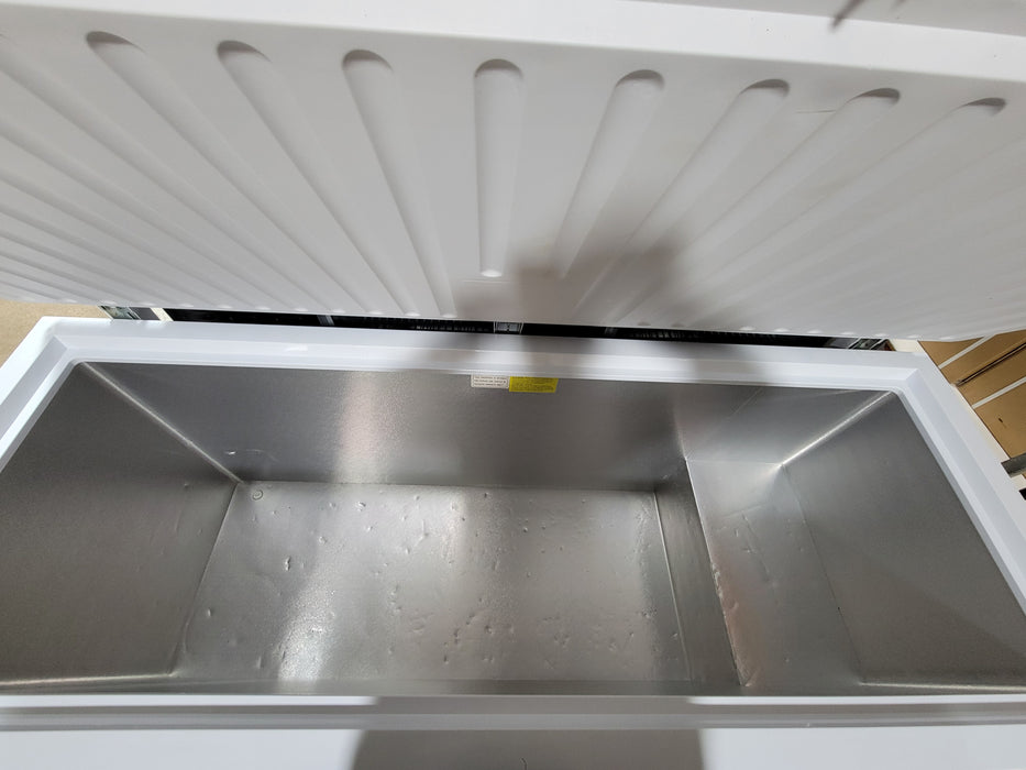 Used Maxx Cold MXSH19.4SHC 71 3/10" Select Series Mobile Chest Freezer-cityfoodequipment.com