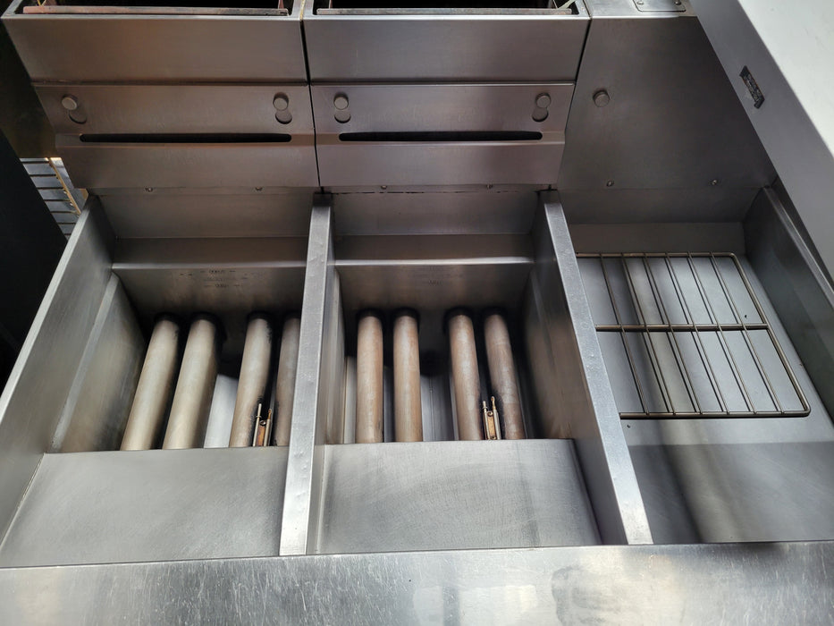 Pitco SG14-3FD Gas Fryer - (3) 50 lb Vats, Floor Model-cityfoodequipment.com