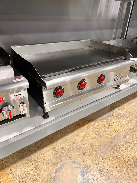 APW Wyott 36E Workline – 36" Commercial Electric Griddle, 3 Phase-cityfoodequipment.com