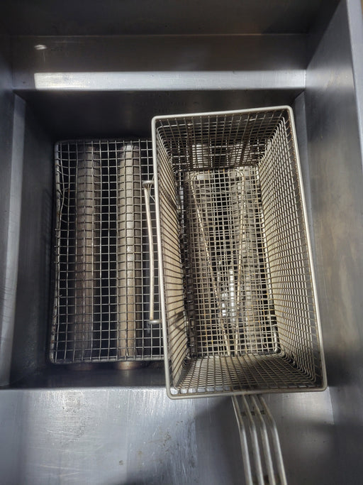 Used Pitco SG14 Gas Fryer - (1) 50 Lb Vat, Floor Model, Natural Gas-cityfoodequipment.com