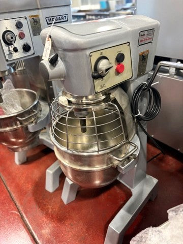 Used Hobart 30Qt Mixer With Guard - 1 Phase D-300T W/ Timer-cityfoodequipment.com