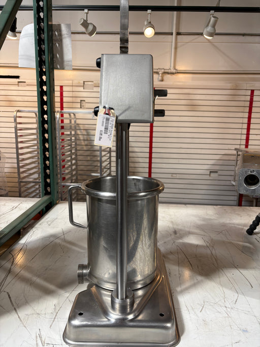 USED F. Dick (9050900) Sausage Filler, Stainless Steel 9 ltr / 18 lb capacity-cityfoodequipment.com
