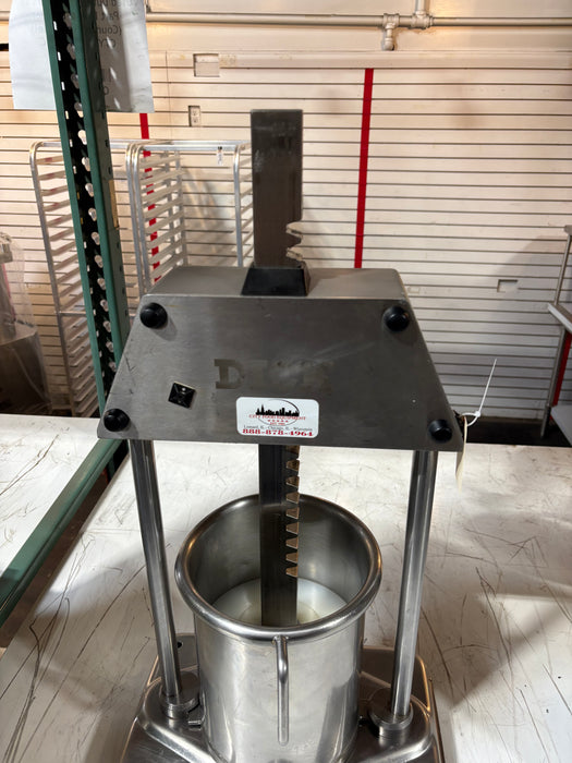 USED F. Dick (9050900) Sausage Filler, Stainless Steel 9 ltr / 18 lb capacity-cityfoodequipment.com