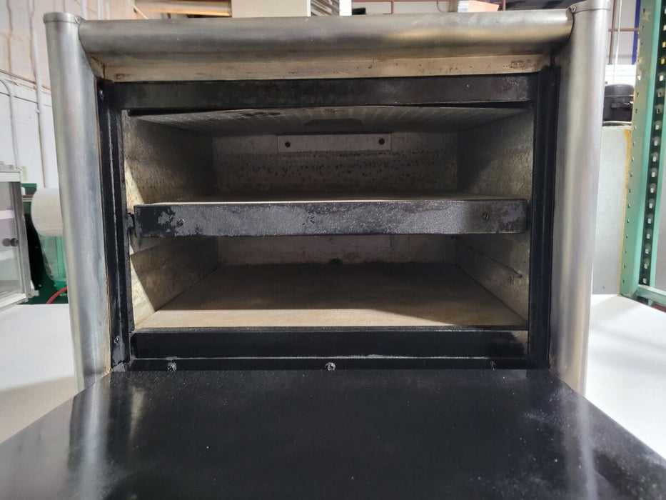 Used Bakers Pride DPOC Countertop Electric Pizza Oven, 208V, 1 PH-cityfoodequipment.com