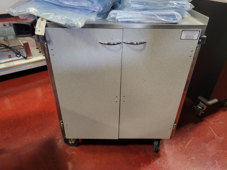 Used Lakeside 622 Enclosed Bussing Cart, (3) 18 x 27-in. Shelves, (3)-cityfoodequipment.com